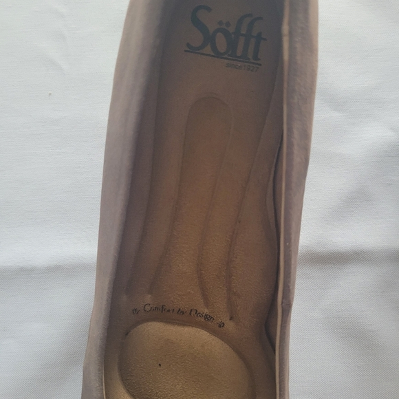 Women's Sofft Chunky Heel Low Pumps Sz. 8.5, metallic gold finish - Picture 3 of 7